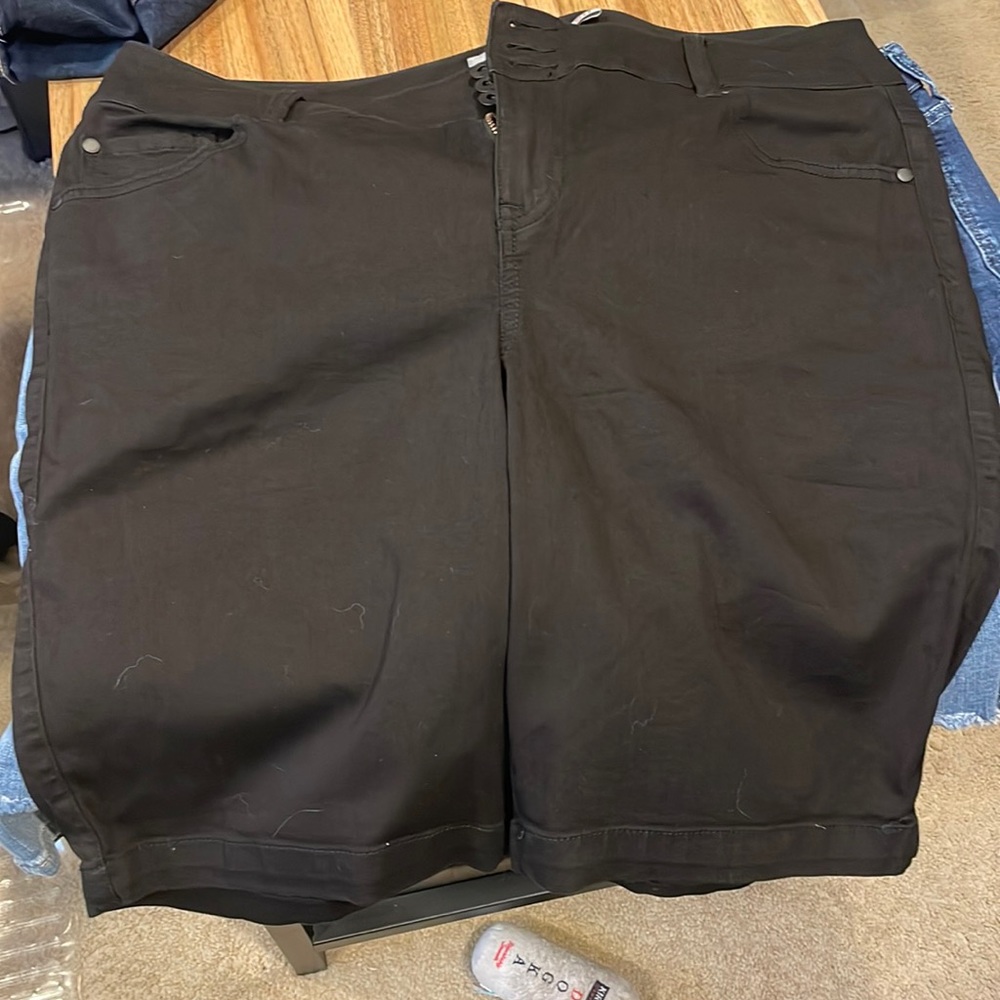 Torrid size 20 black shorts!